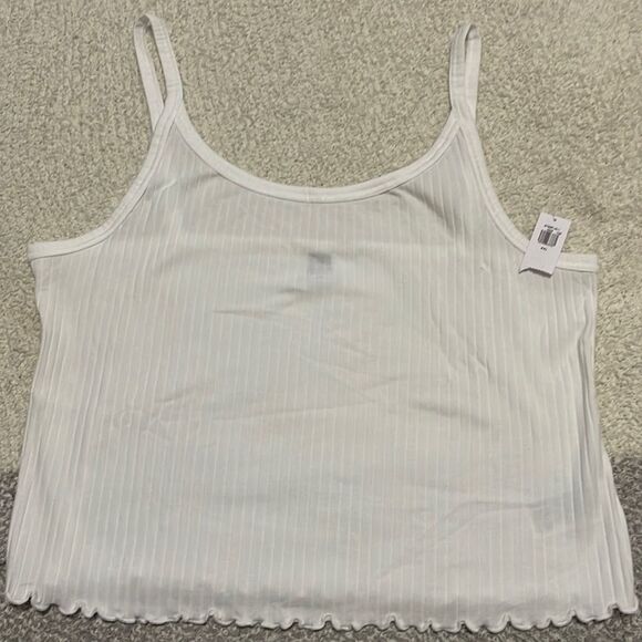 Old Navy Tops - NWT- Old Navy - XXL. Fitted Crop Lettuce Hem Ribbed Tank
